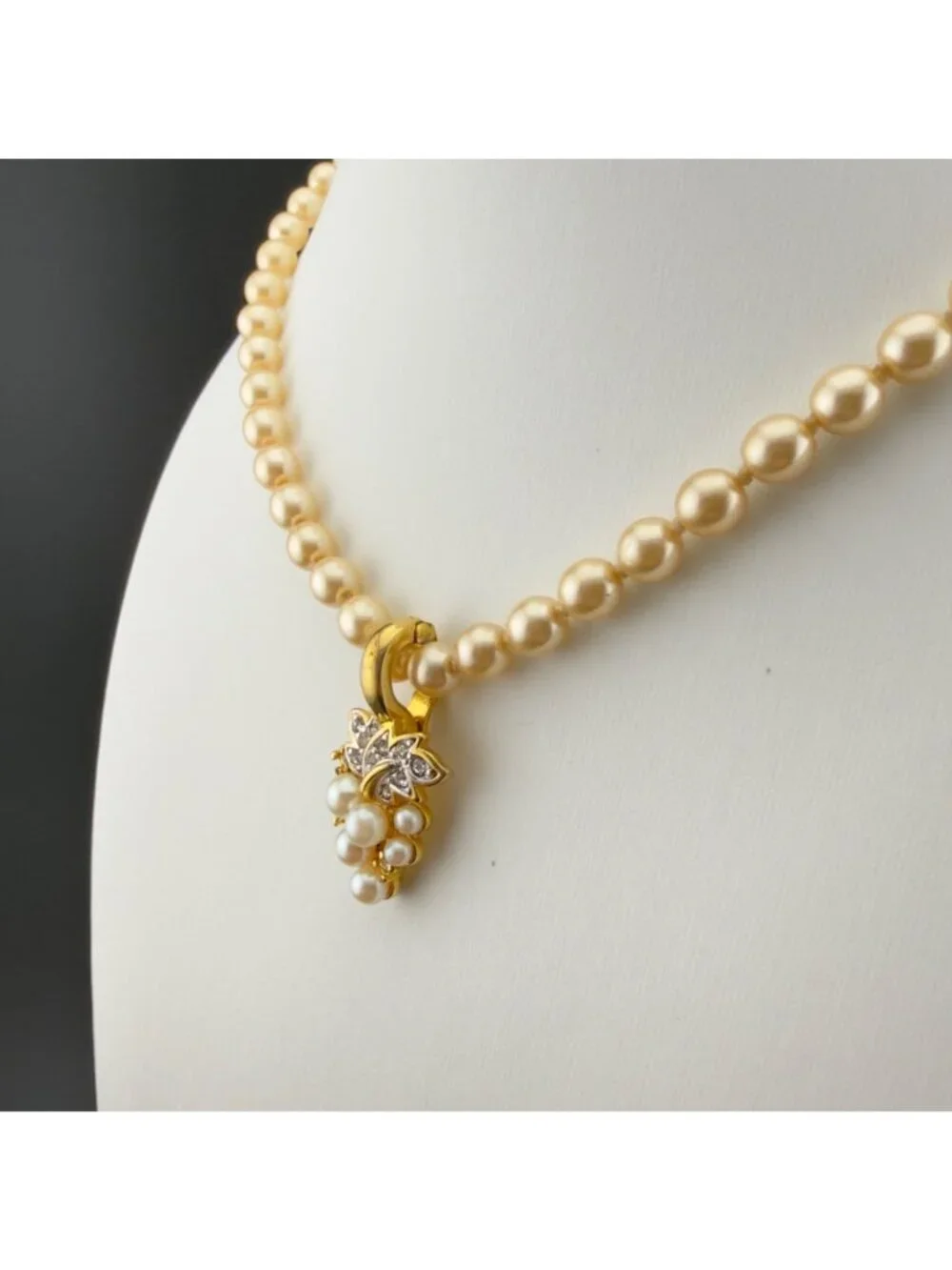 Vintage Faux Pearl Necklace Grape Leaf Rhinestone Pendant 25